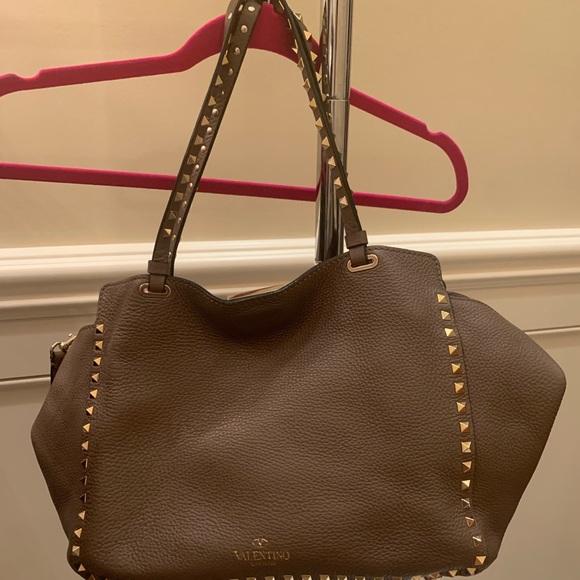 Valentino Garvani Rockstud Medium Leather Tote - Picture 2 of 5